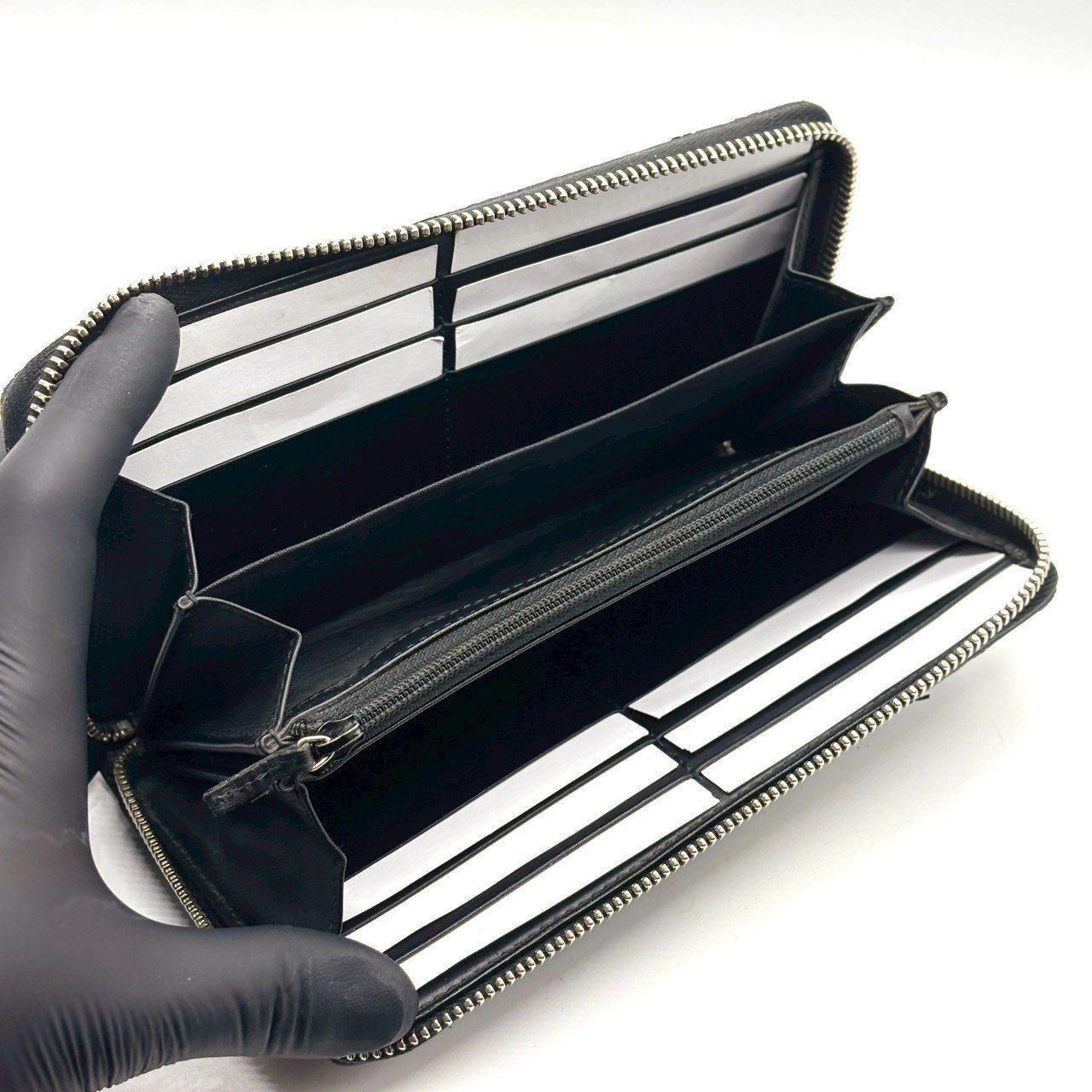 場を選ばない正解】 GUCCI 長財布 8カード ラウンドファスナー GG