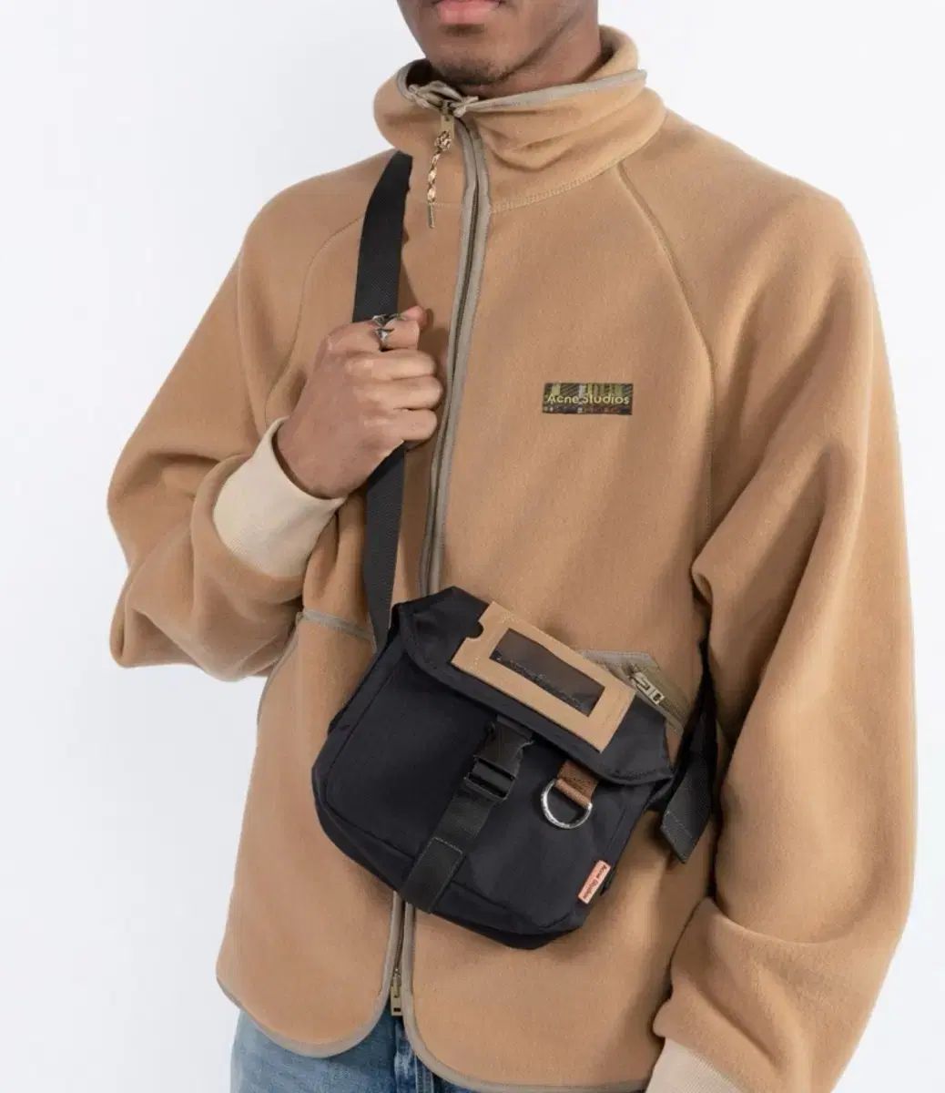 Acne Studios アクネストゥディオズ メッセンジャーバッグ スモール