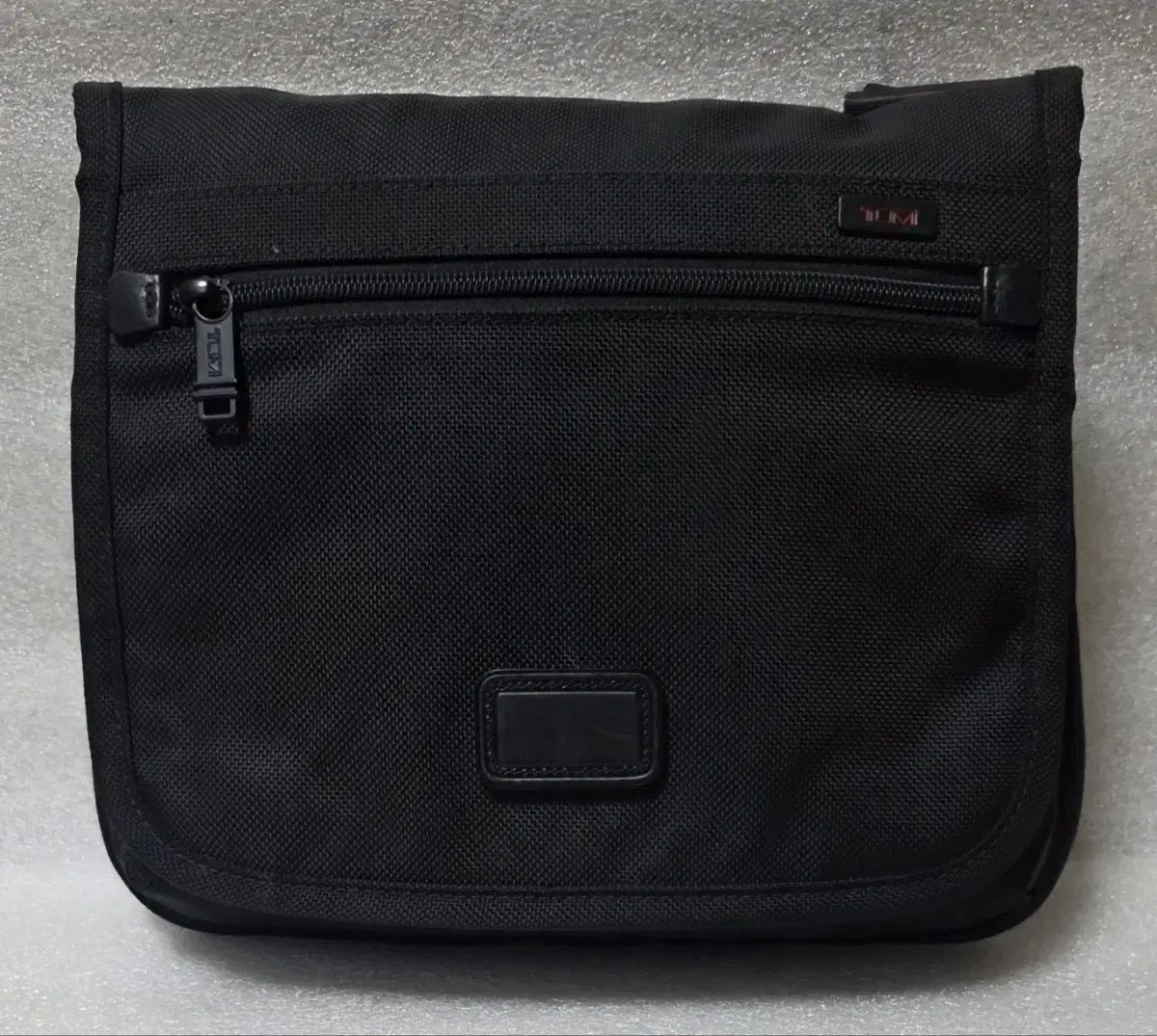 トゥミ TUMI スモール フラップ ボディ バッグ メッセンジャー クロス