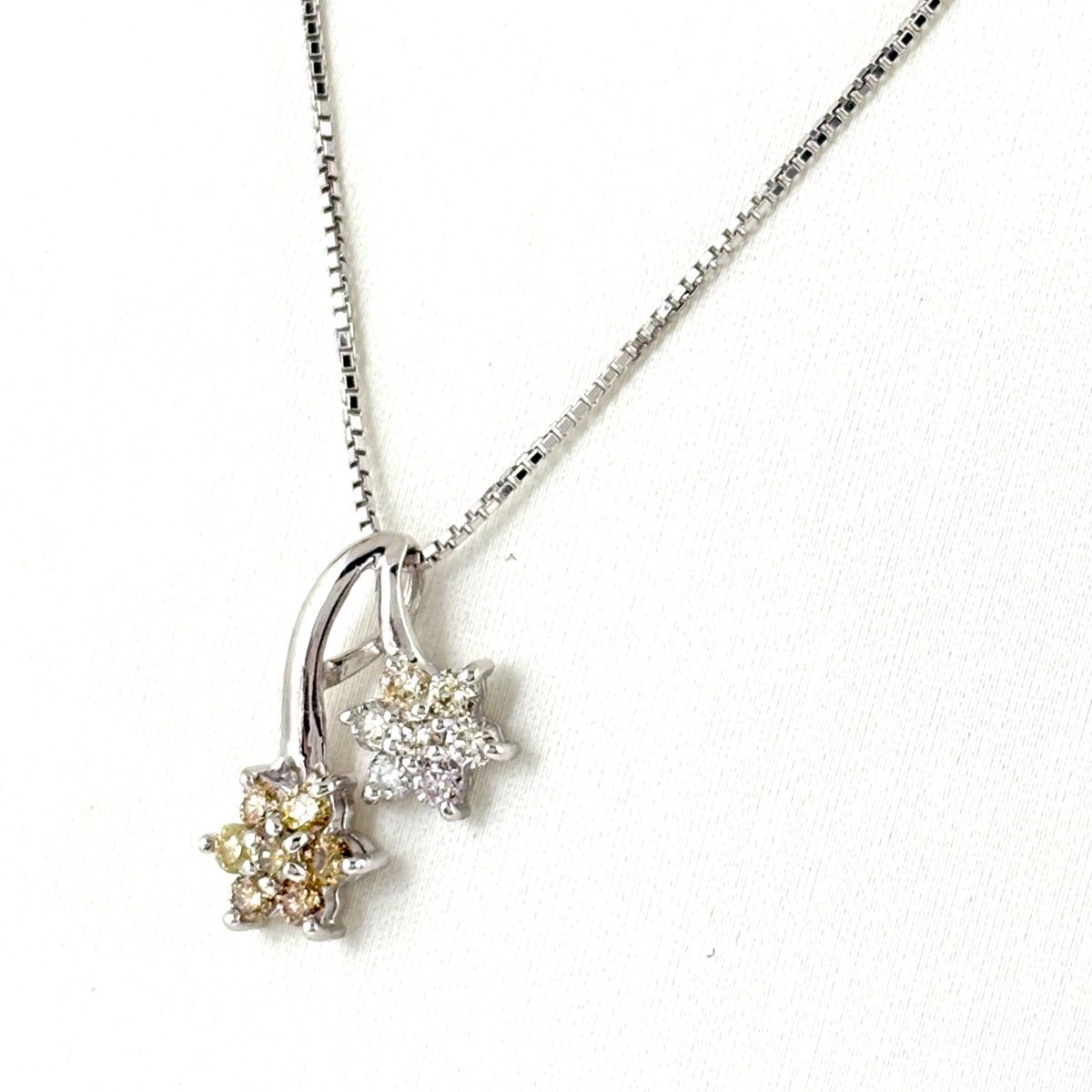 新品 viju K18WG ネックレス ホワイトゴールド フラワーモチーフ フラワーモチーフ デザインネックレス WG ホワイトゴールド ペンダント
