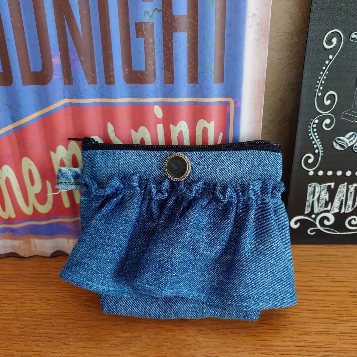 165☆USEDデニムリメイク☆フリルマルチポーチ☆化粧ポーチ☆小物入れ