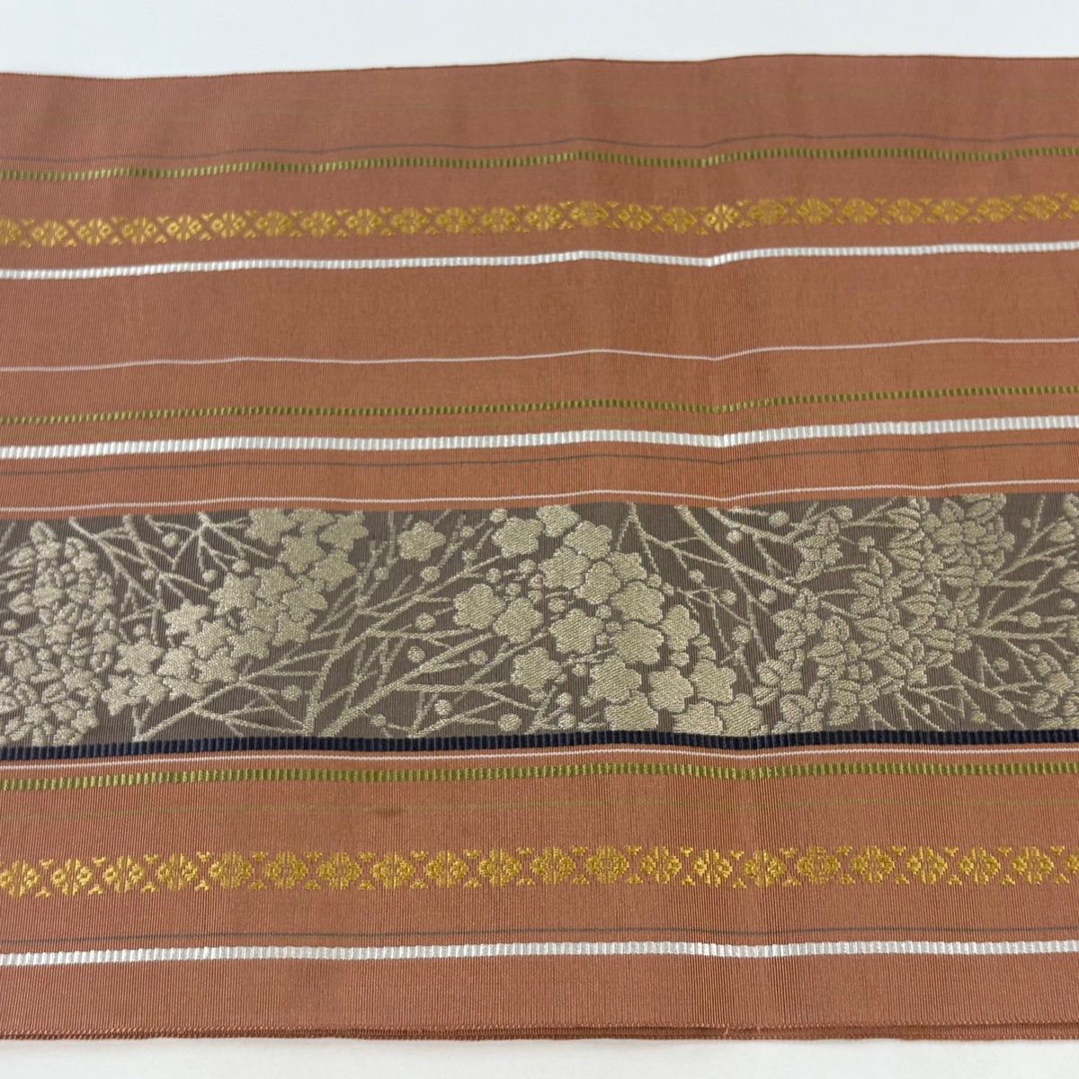 名古屋帯　縞　正絹 名古屋帯 優品 八寸名古屋帯 縞 枝花 小豆色 正絹 【中古】 - メルカリ