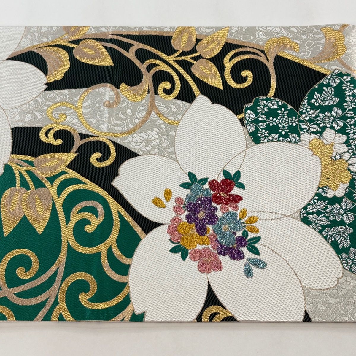 美品】 袋帯 秀品 振袖向き 草花 花唐草 金銀糸 箔 緑 六通 正絹