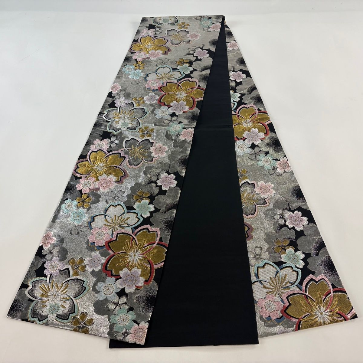 美品】 袋帯 秀品 振袖向き 桜 唐織 金銀糸 銀色 全通 正絹 【中古