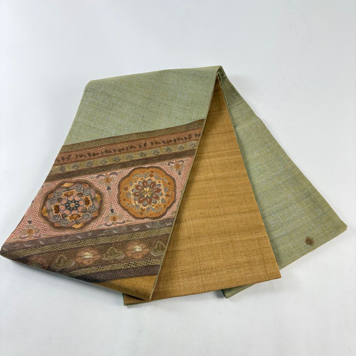 美品】 袋帯 秀品 紬地 華文 草花 刺繍 薄茶色 お太鼓柄 正絹 【中古