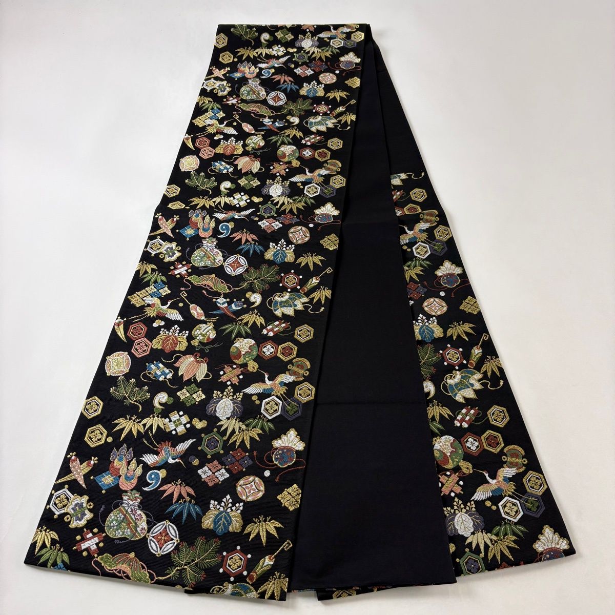 B 鶴に宝尽くし模様 金糸 黒 正絹 六通 袋帯 フォーマル O13 美品】 袋帯 秀品 招福宝尽くし ますいわ屋 宝尽くし 鶴 金糸 唐織 黒