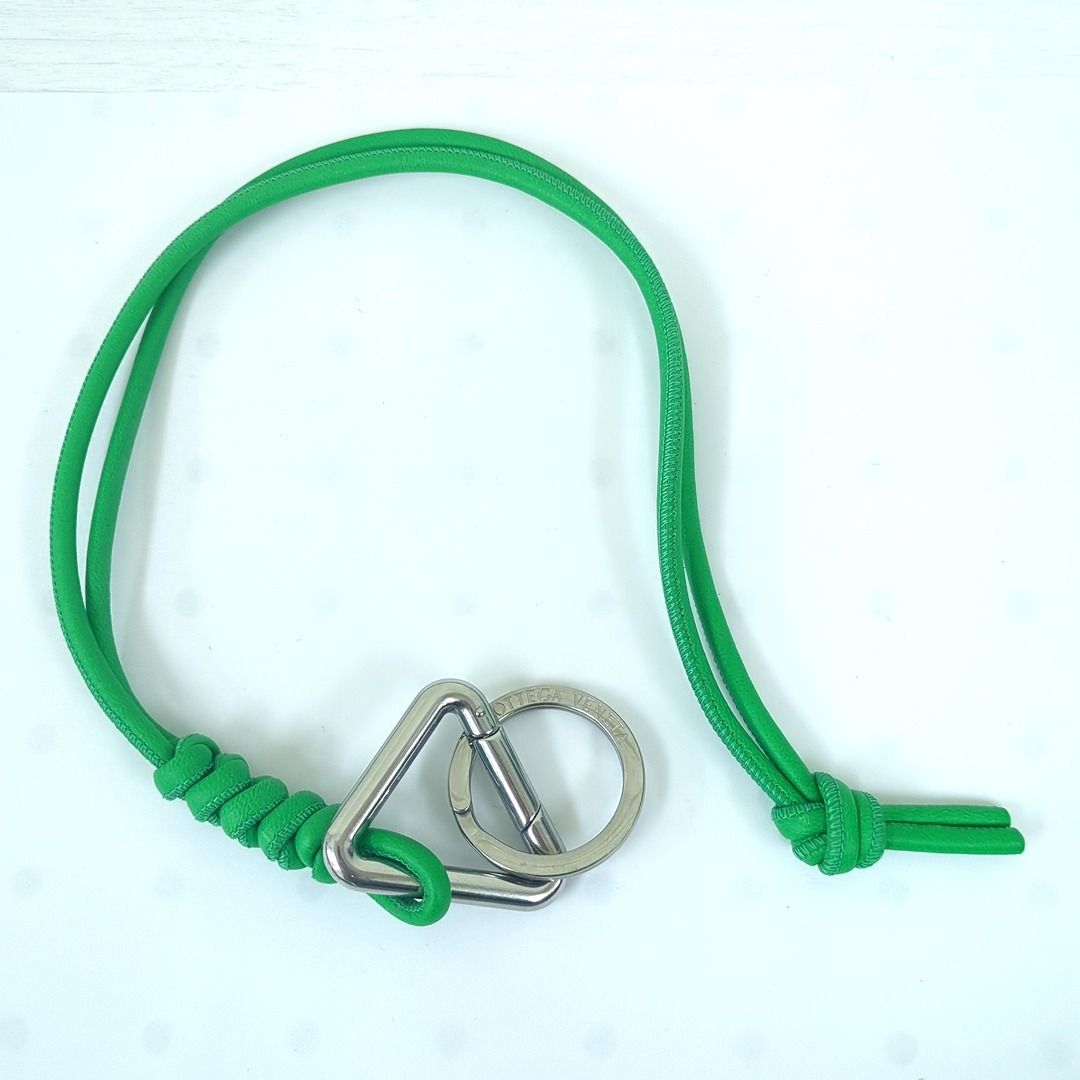 ボッテガヴェネタ キーホルダー トライアングル リング ストラップ ツイスト ボッテガヴェネタ キーホルダー トライアングル リング ストラップ