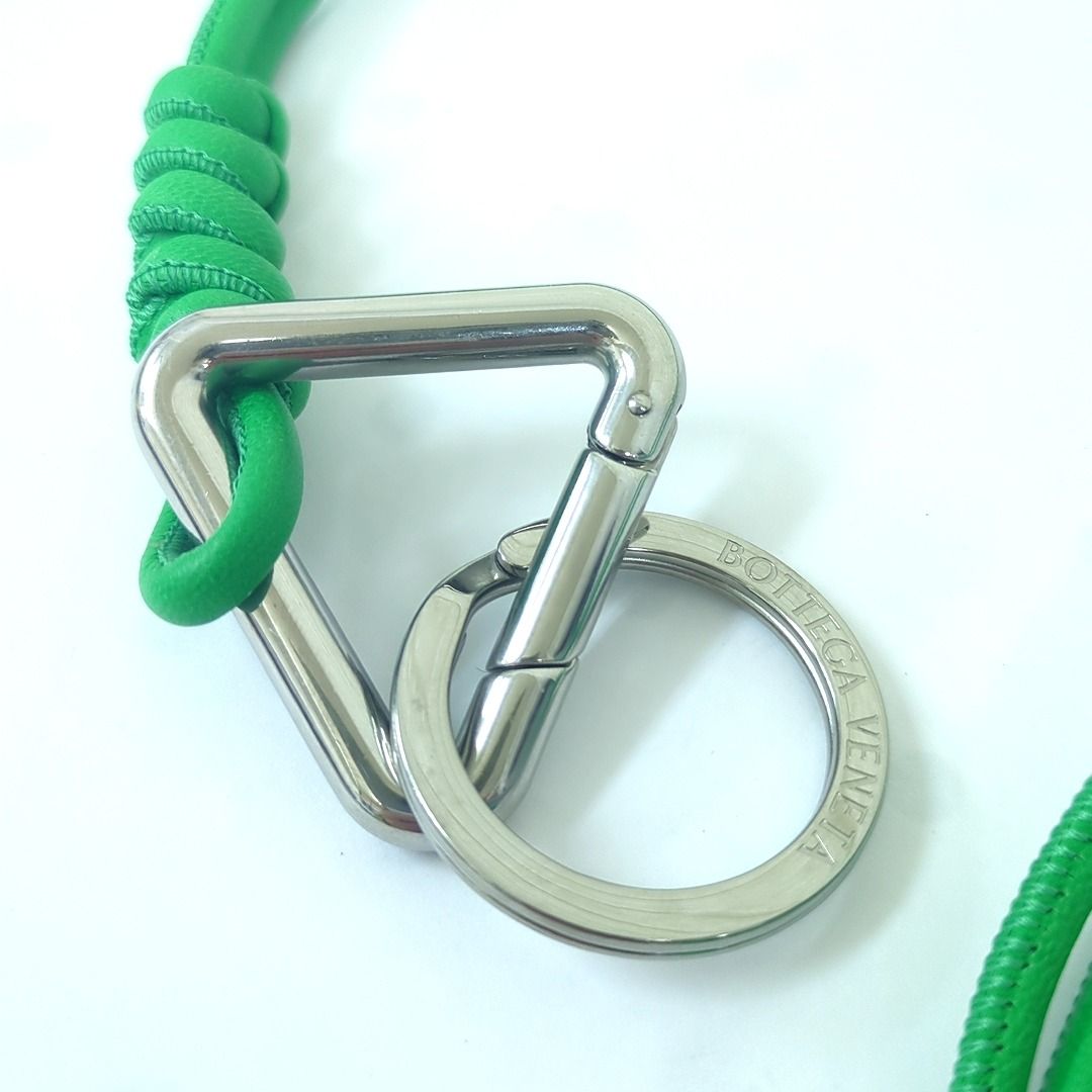 ボッテガヴェネタ トライアングル ノットディテール ストラップ