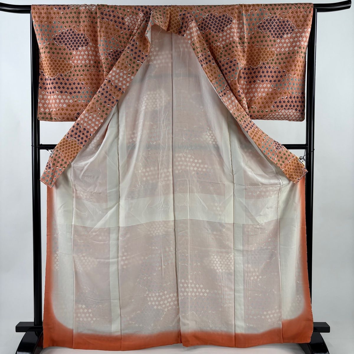 美品】 小紋 身丈168cm 裄丈66cm M 袷 幾何学 絞り サーモンピンク