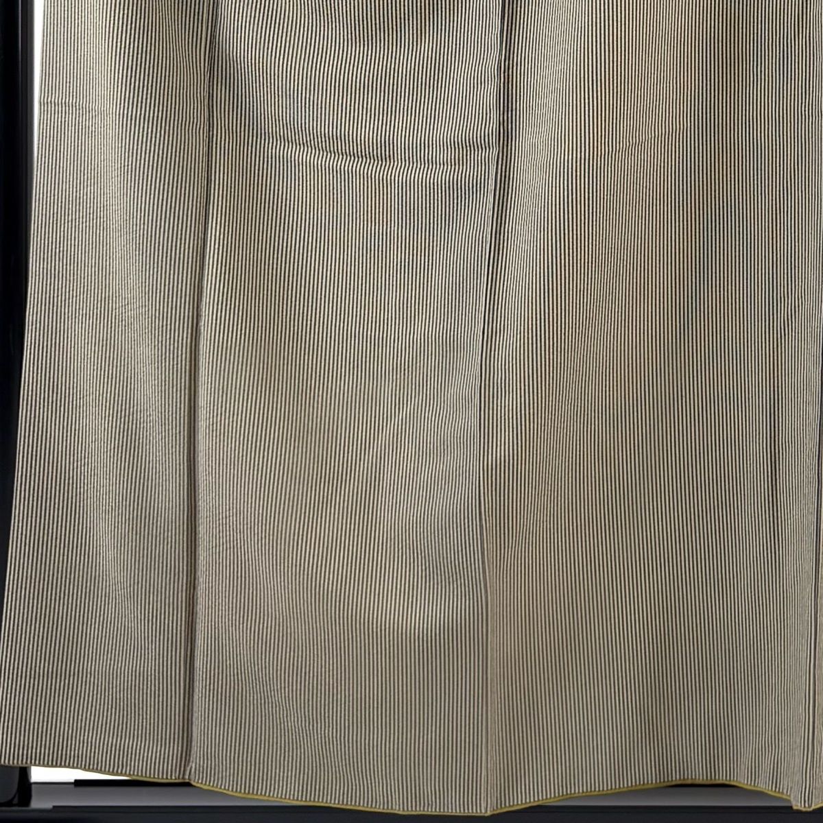 美品】 小紋 身丈156.5cm 裄丈66.5cm M 袷 縦縞 灰茶 正絹 秀品 【中古