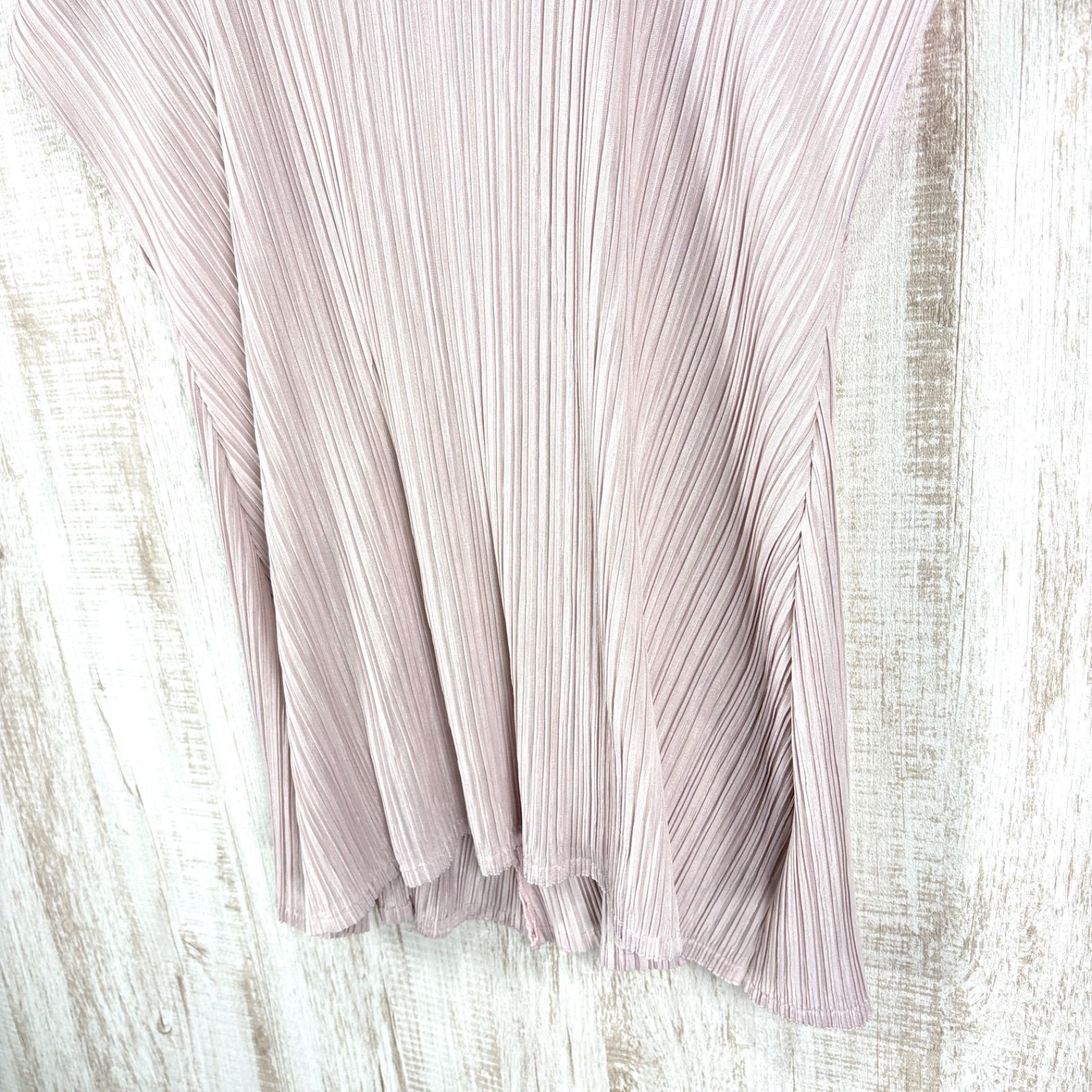 イッセイミヤケ　PLEATS PLEASE ノースリーブ　クリーム色 ISSEY MIYAKE PLEATS PLEASE イッセイミヤケ プリーツプリーズ クルー