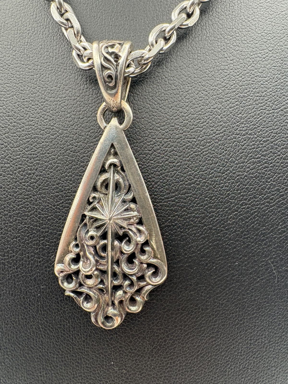 SAAD サード サンシンボル 透かし彫り トライアングル ペンダント 太陽