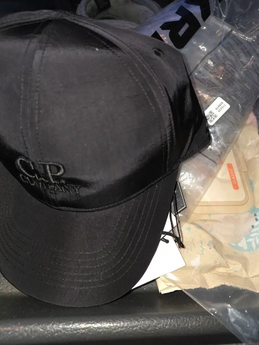 C.P. COMPANY シーピーカンパニー ブラック キャップ ゴーグル 出品