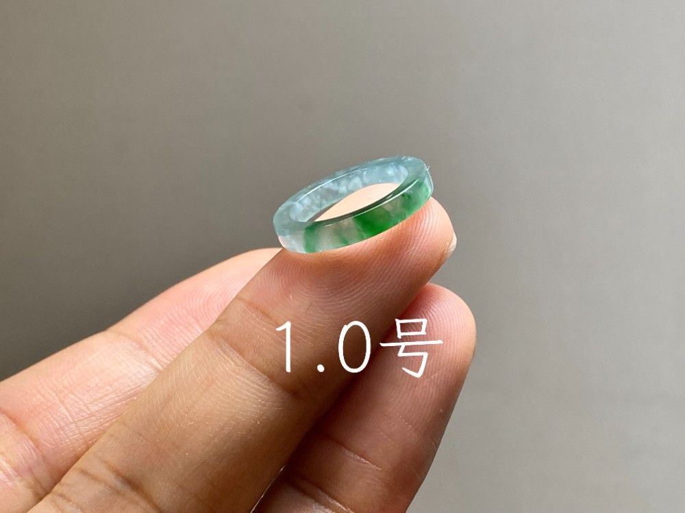 L15-236 ピンキーリング 氷種 1.0号 薄青陽緑 グアテマラ産 A貨 本翡翠