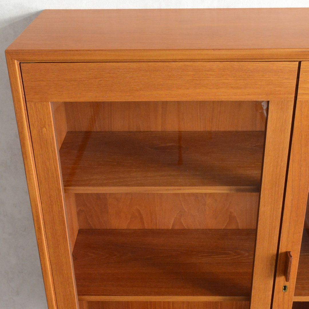 スウェーデンヴィンテージ OLD IKEA チーク ガラスキャビネット 鍵付