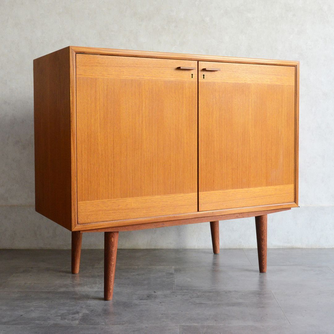スウェーデン製　キャビネット/サイドボード　チーク材　北欧家具ビンテージ スウェーデンヴィンテージ OLD IKEA キャビネット 鍵付 チーク サイド
