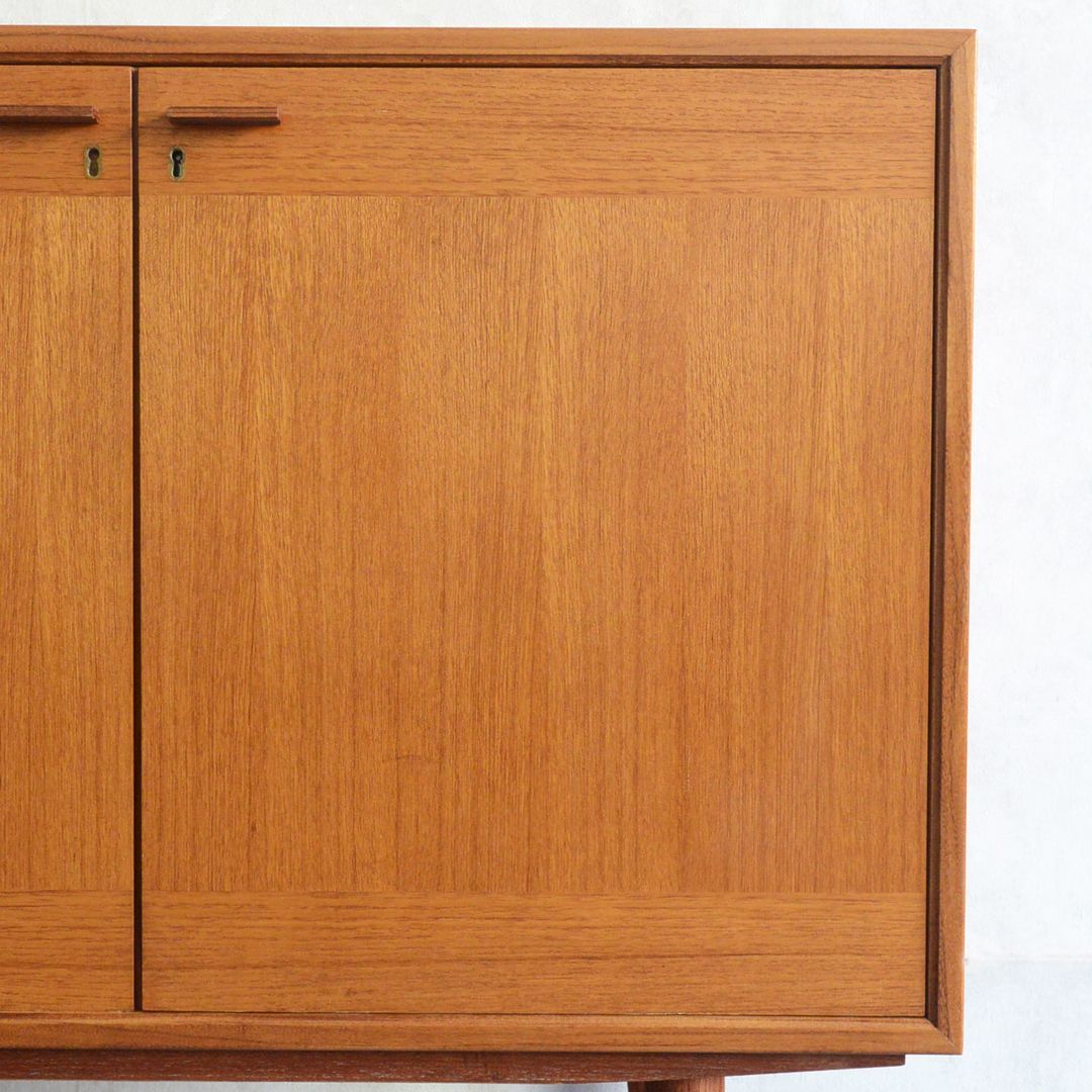 スウェーデンヴィンテージ OLD IKEA キャビネット 鍵付 チーク サイド