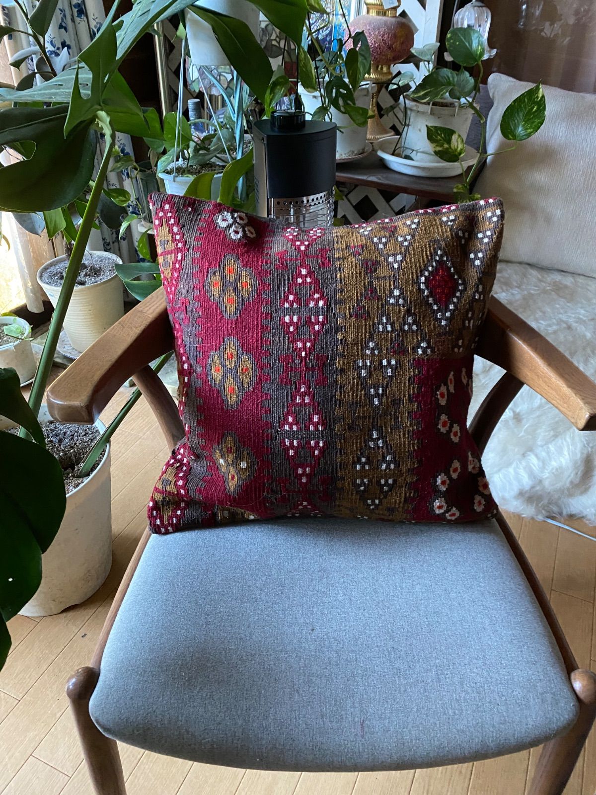 トルコ有名産地カイセリギョムルゲンキリム使用クッションカバー！四季