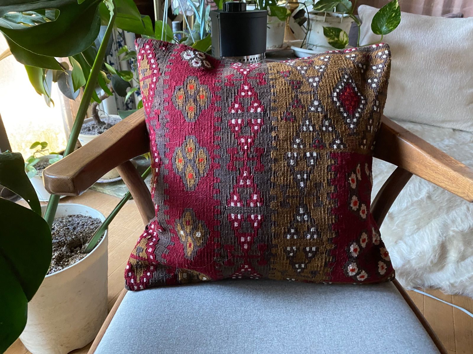 トルコ有名産地カイセリギョムルゲンキリム使用クッションカバー！四季