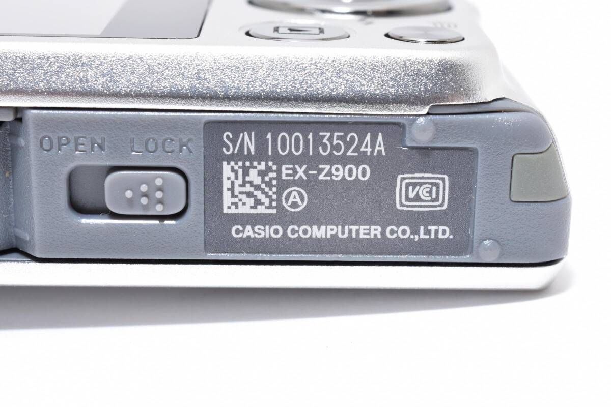 ☆極上品☆カシオ CASIO EXILIM EX-Z900 シルバー 元箱付き☆ W0111