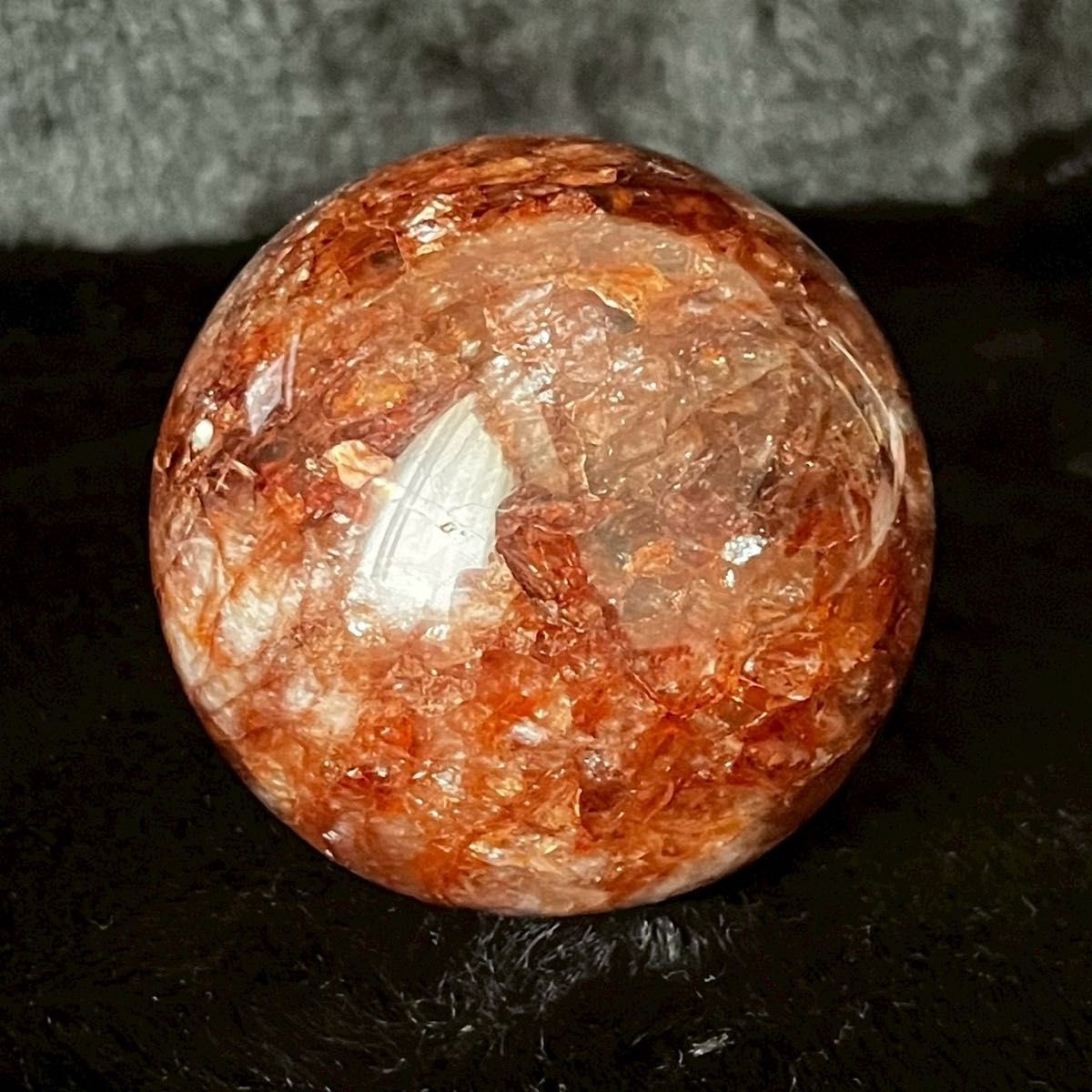 348g レッドファイアークォーツ スフィア】 原石 浄化 天然石 サシ入り