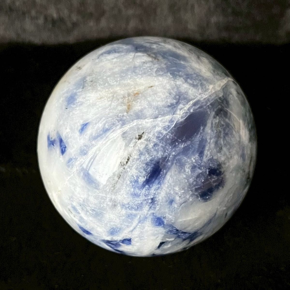 384g ソーダライトと水晶の共生】 原石 浄化 天然石 丸玉 UVライト