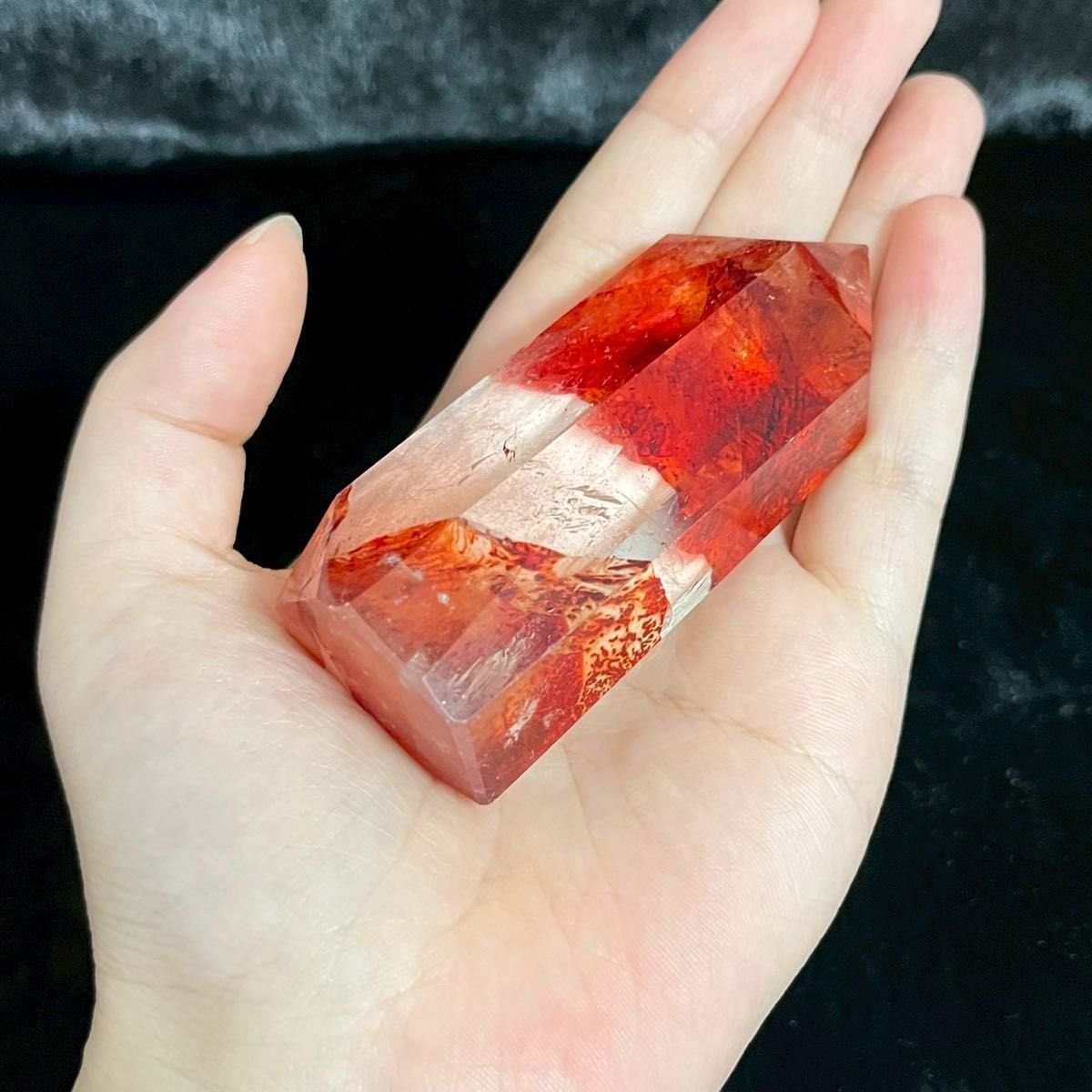 珍品レア 自然石の赤石の原石 110g レッドファイアークォーツ】 原石 浄化 天然石 赤水晶 ポイント
