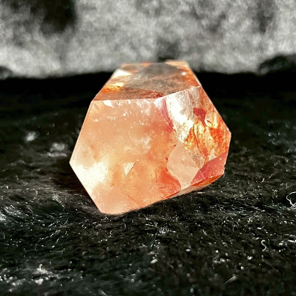 天然石ファイアクォーツ共生水晶の原石　置物G.707 132.5g レッドファイアークォーツ】 原石 浄化 天然石 赤水晶 ポイント
