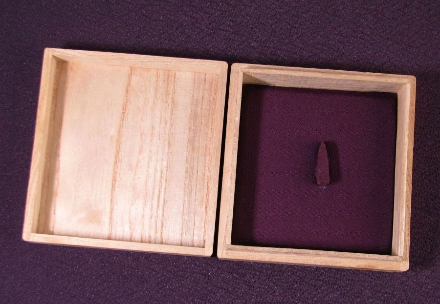 鉄地極細蜜象嵌「麻の葉」　江戸時代初期　　　　　　　書鍔箱 鉄地透鍔、鍔箱セット | 株式会社美濃坂｜美術刀剣製造販売元