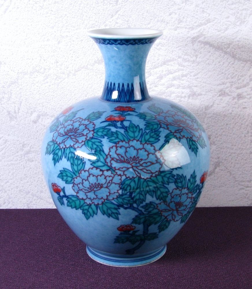 人間国宝 十三代今泉今右衛門 本人作 色絵吹墨牡丹文花瓶 高さ：21.3cm