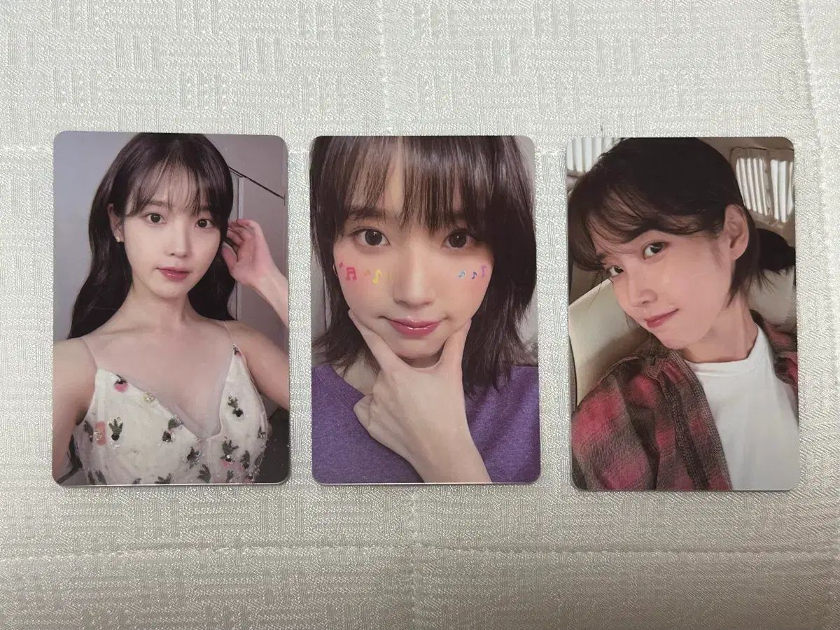 IU I+UN1VER5E ファンコン トレカ 3枚セット 日曜日 IU ファンコン I+UN1VER5E トレカ 3枚 まとめ - メルカリ