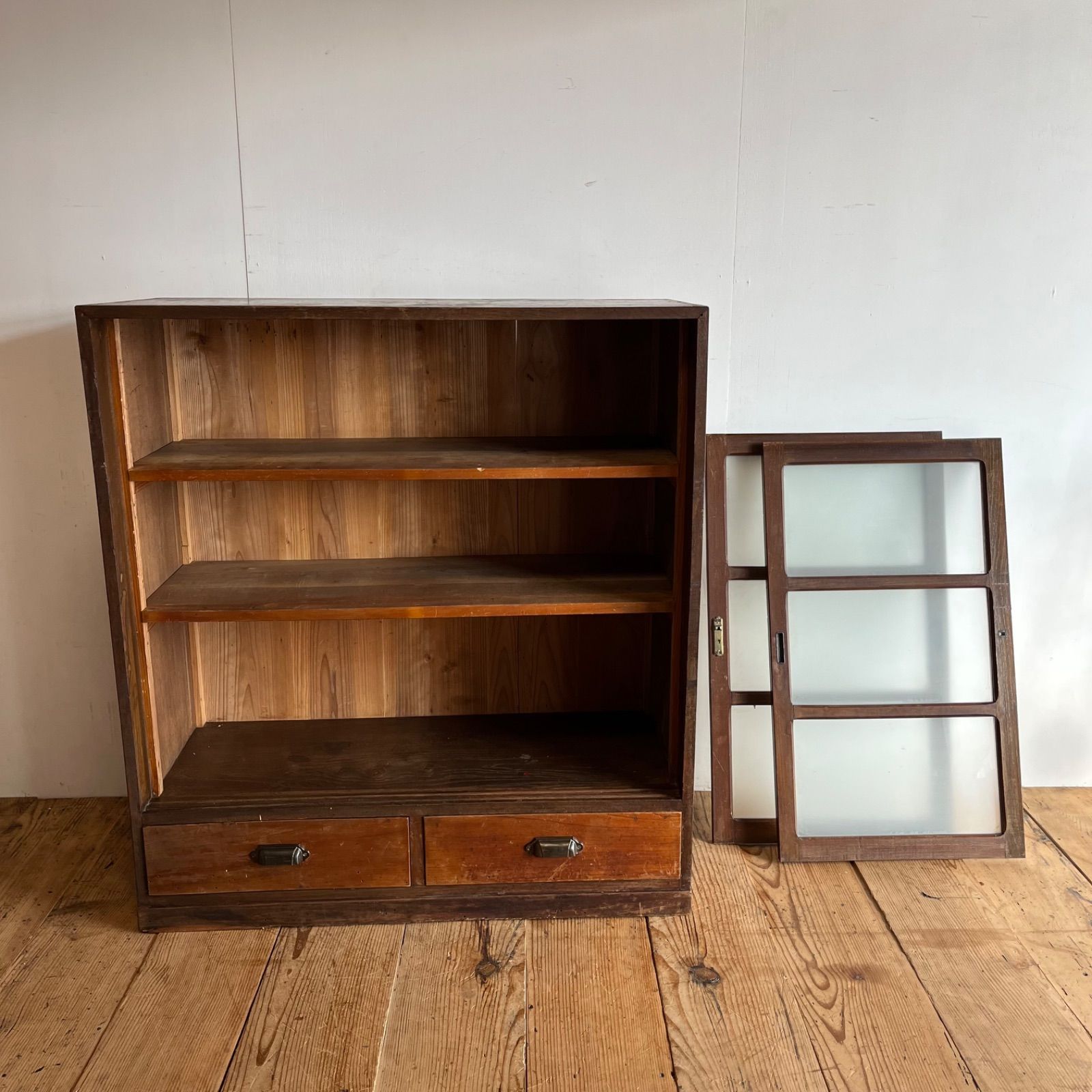 アンティーク ガラス 戸棚 チェスト キャビネット 飾り棚 昭和レトロ z395 アンティーク ガラス戸棚 食器棚 キャビネット 本棚 すりガラス 無垢材