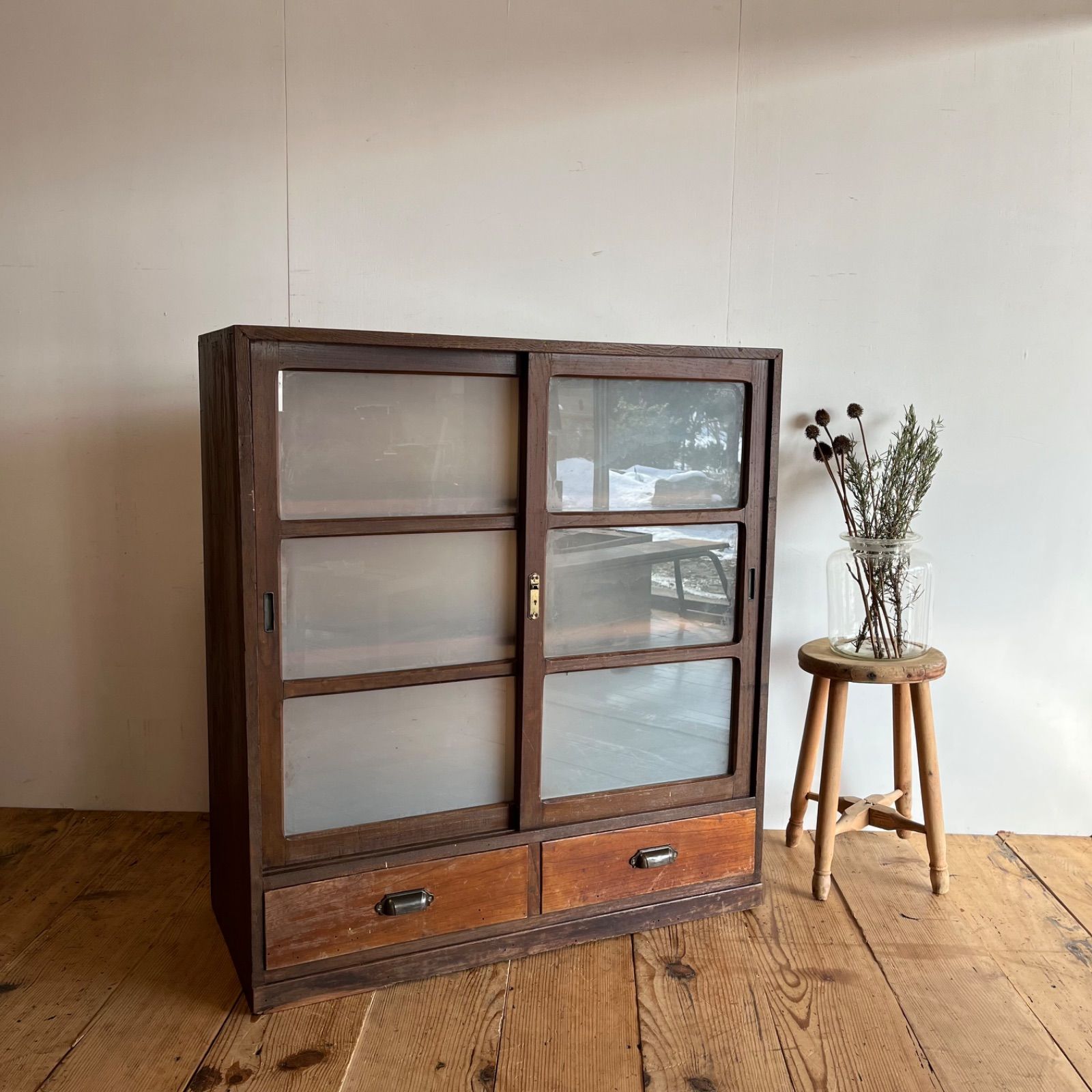 アンティーク ガラス戸棚 食器棚 キャビネット 本棚 すりガラス 無垢材
