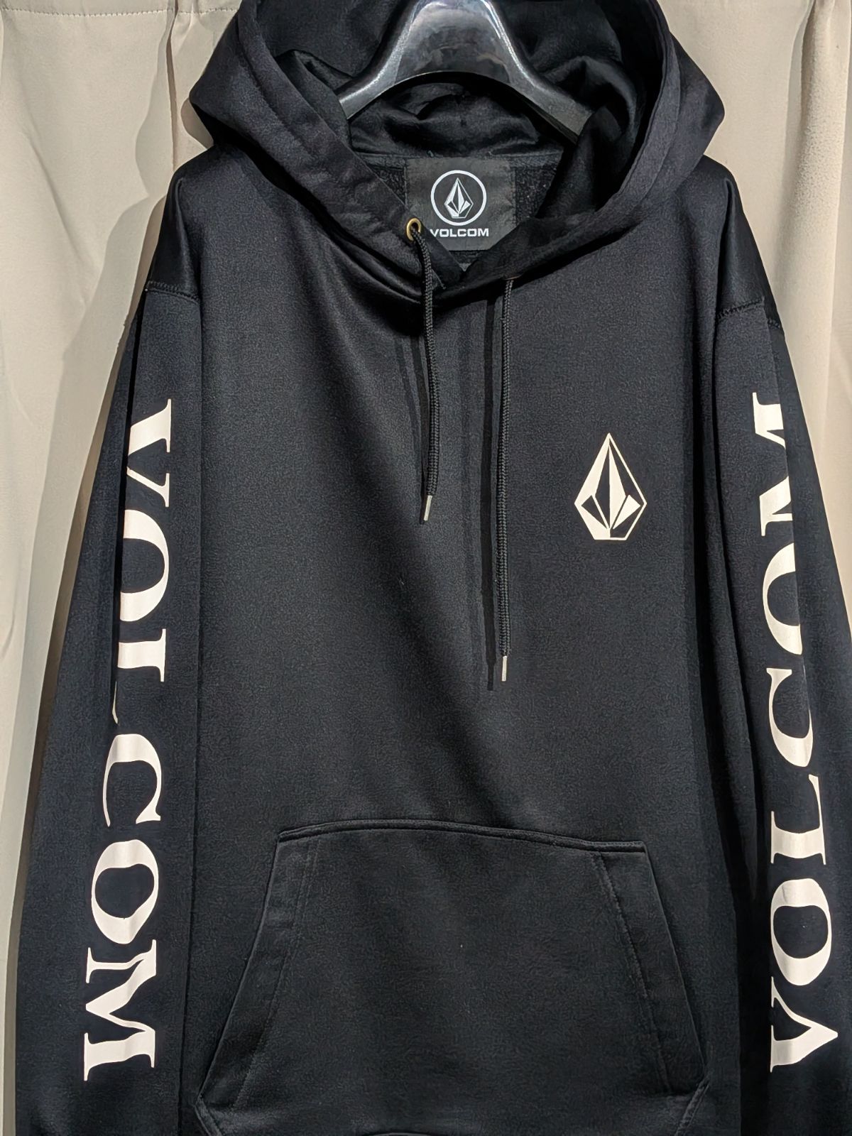 VOLCOMスノボーロングパーカー♬︎♡早い者勝ち！最終SALE Volcom ボルコム スキー スノーボード 撥水 パーカー 黒 M - メルカリ
