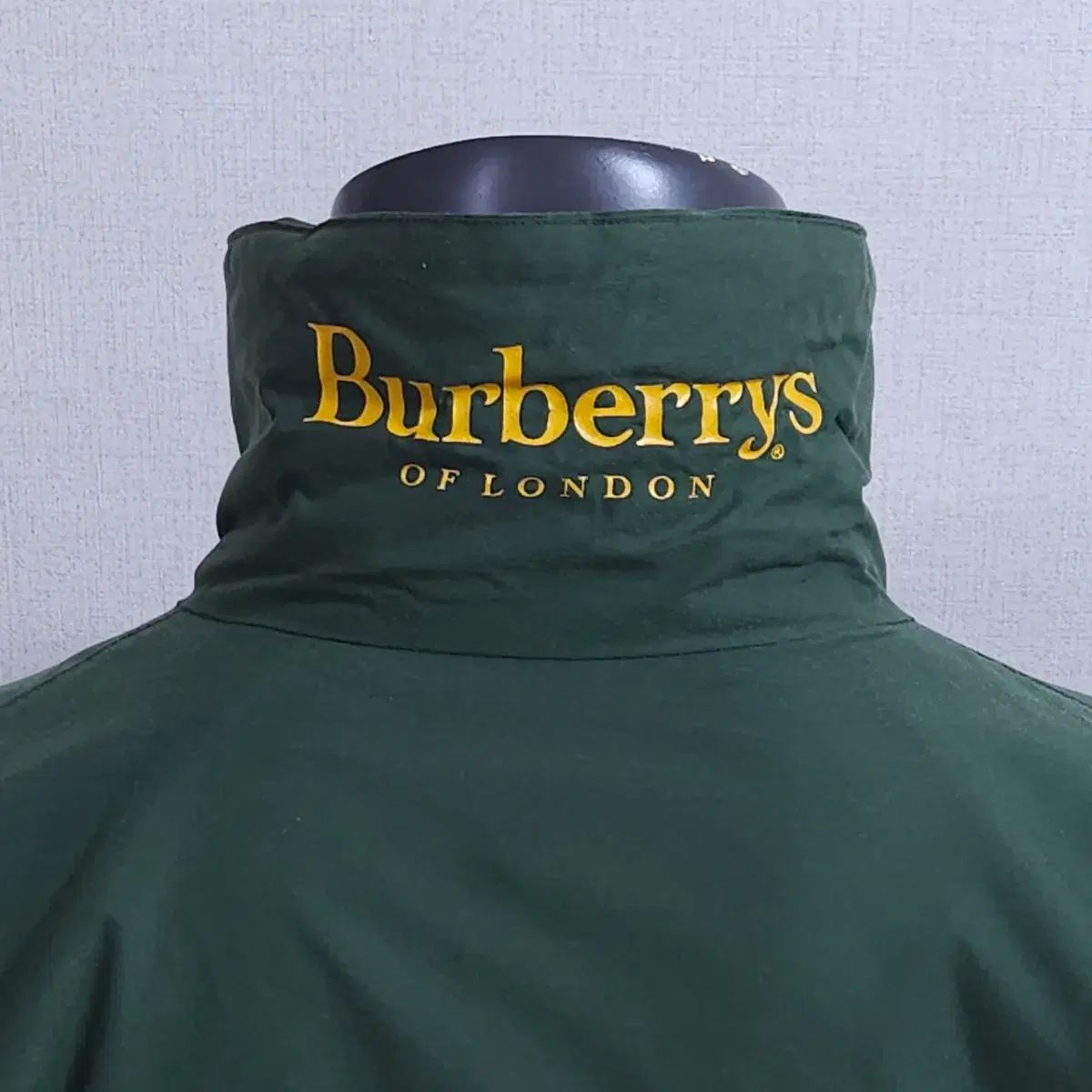 バーバリー グリーン ウィンドブレーカー ジャケット 105 - メルカリ