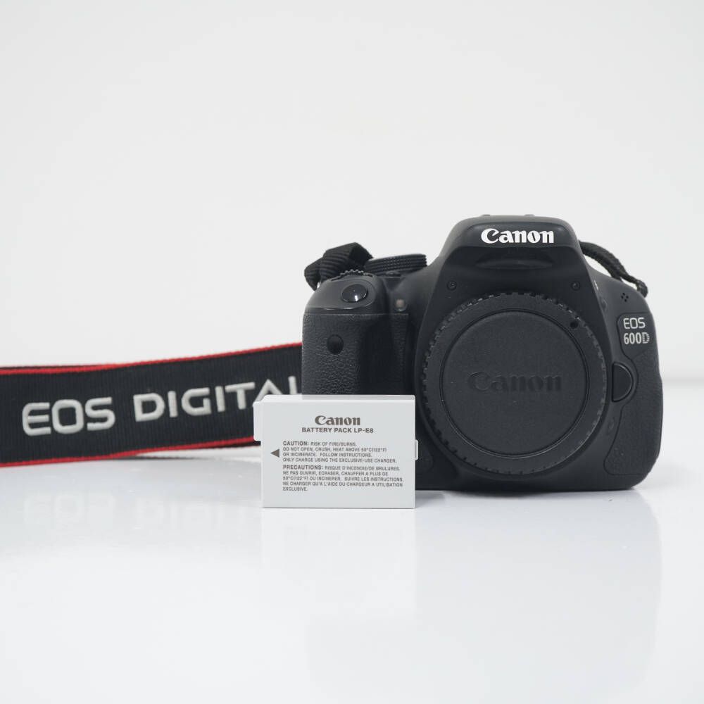 Canon EOS 600D (EOS Kiss X5) 一眼レフカメラ USED美品 キヤノン 