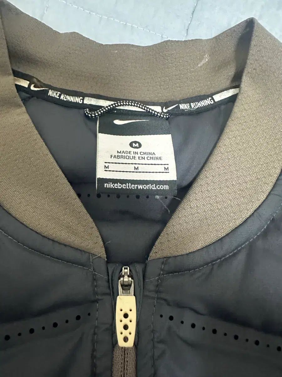 ナイキ ギャクソウ エアロロフト 800 ベスト - メルカリ