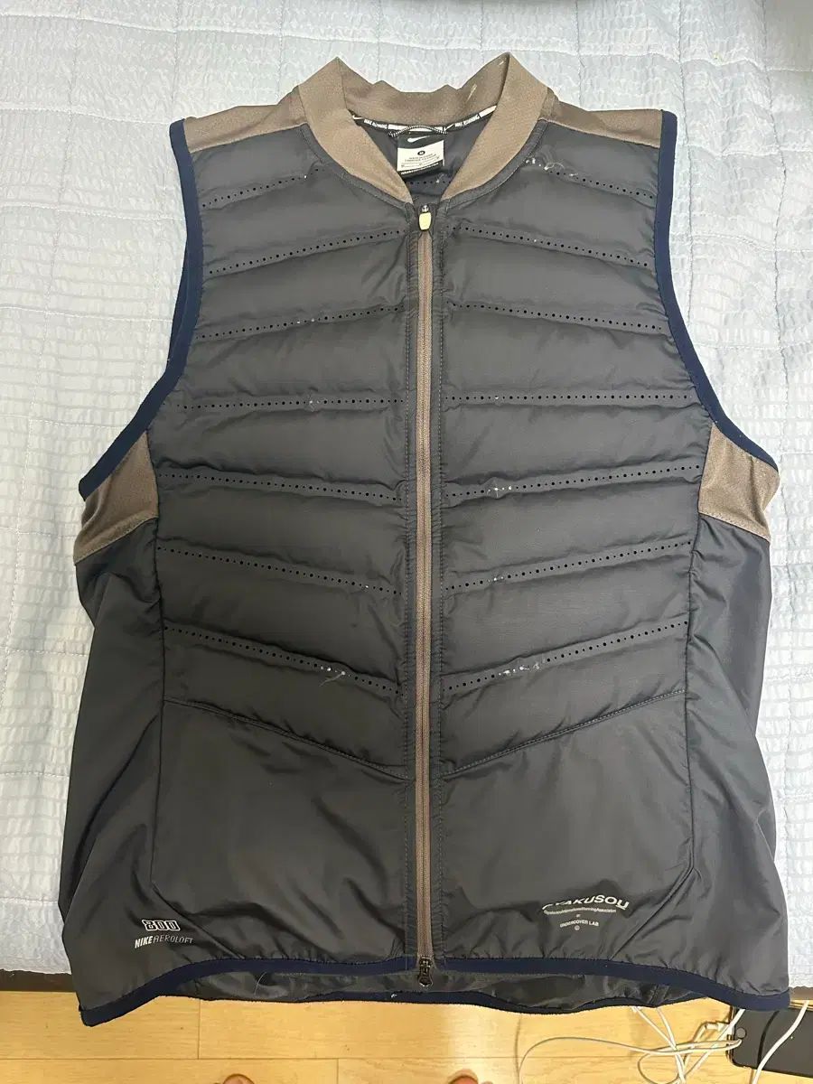 ナイキ ギャクソウ エアロロフト 800 ベスト - メルカリ