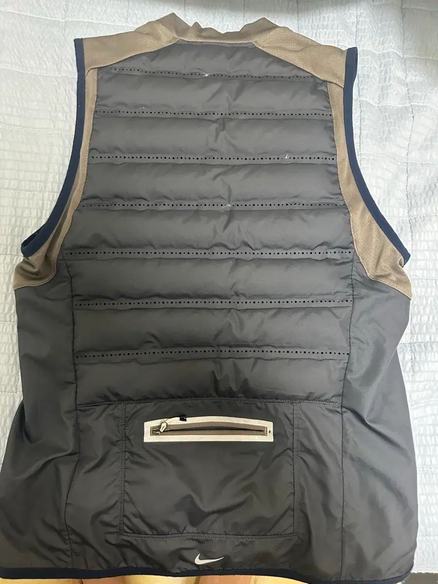 ナイキ ギャクソウ エアロロフト 800 ベスト - メルカリ