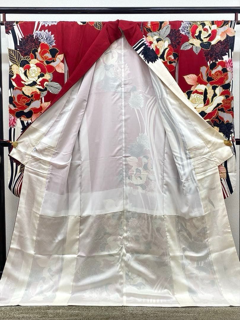 振袖 ラメ刺繍 金彩 紋意匠 身丈169cm 撥水加工済 MO3308 - メルカリ
