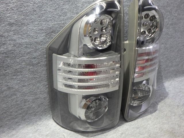 70系 ヴォクシー テール 左右 ZRR70/75 前期 28-199 トヨタ LED球切れ