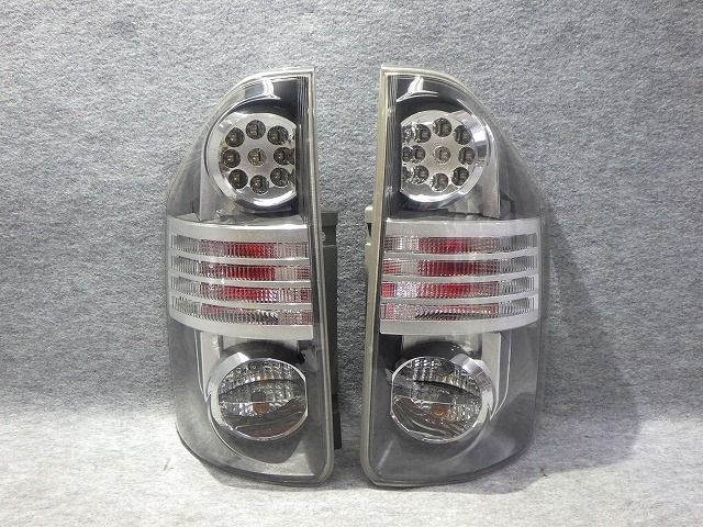 70系 ヴォクシー テール 左右 ZRR70/75 前期 28-199 トヨタ LED球切れ