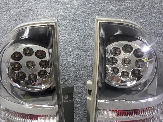 70系 ヴォクシー テール 左右 ZRR70/75 前期 28-199 トヨタ LED球切れ