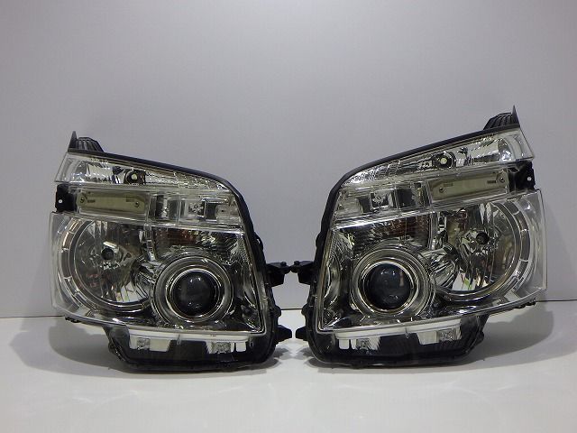 70系 ヴォクシー ヘッドライト左右 HID ZRR70/75 前期 28-203 VK 81145