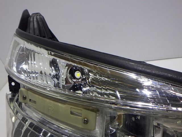 70系 ヴォクシー ヘッドライト左右 HID ZRR70/75 前期 28-203 VK 81145