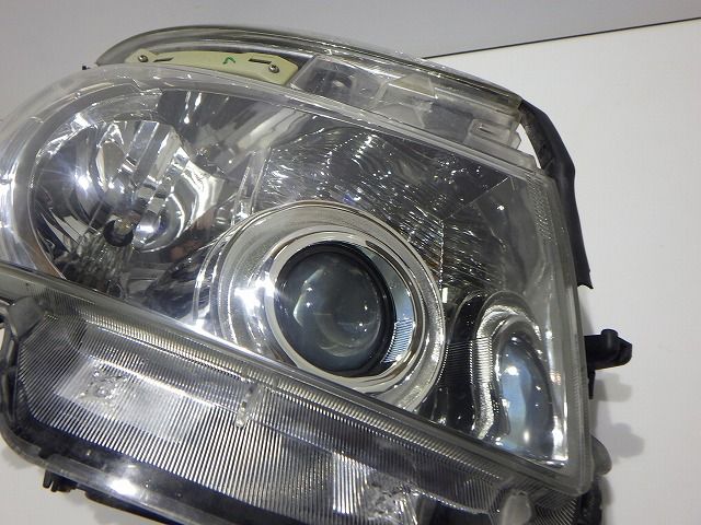 70系 ヴォクシー 右ヘッドライト HID ZRR70/75 前期 28-203 V8 81145