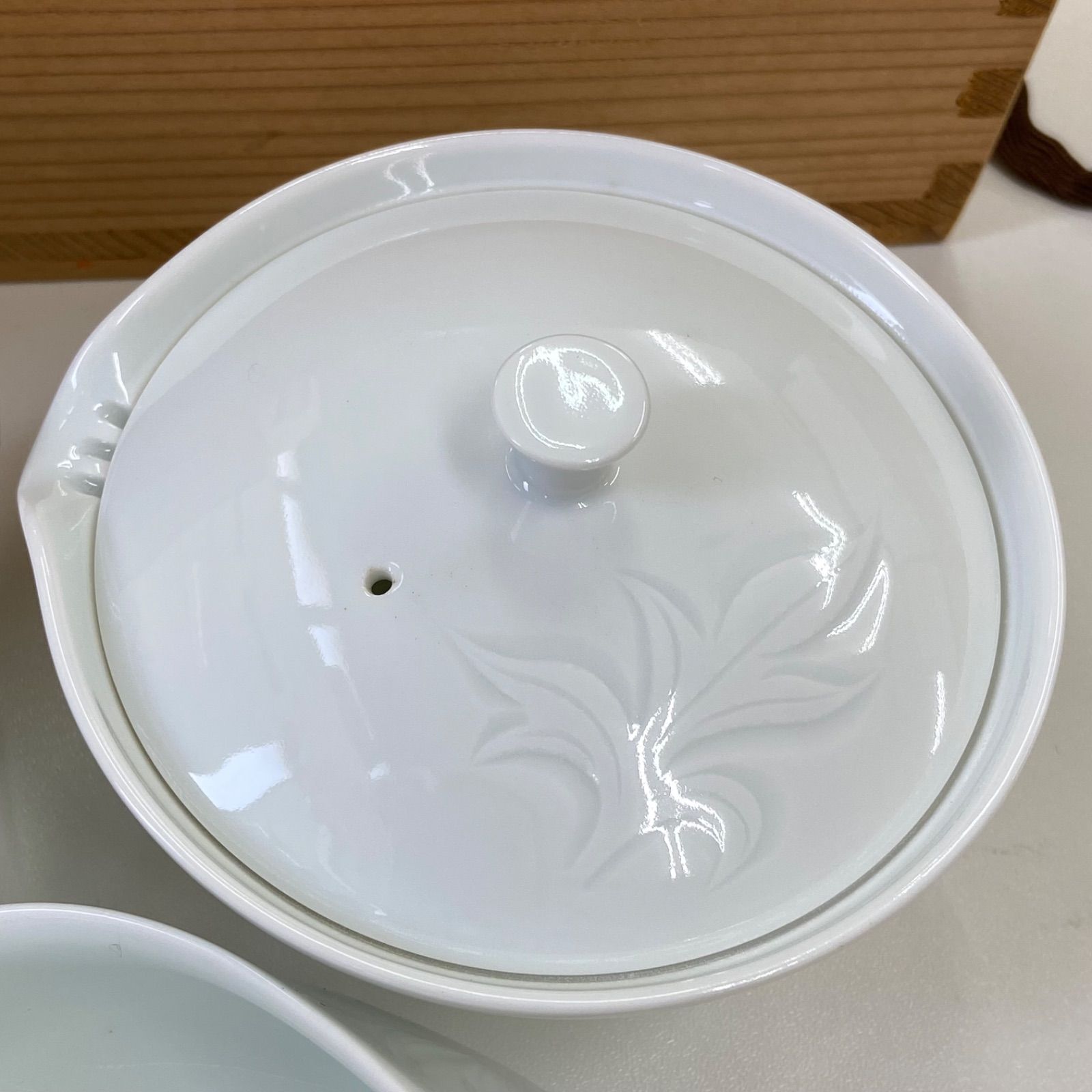 有田焼　白磁玉露　奥川忠右衛門作　煎茶器 ☆有田焼 奥川忠右衛門 白磁玉露 白磁彫文煎茶器 湯呑み 湯冷し 急須