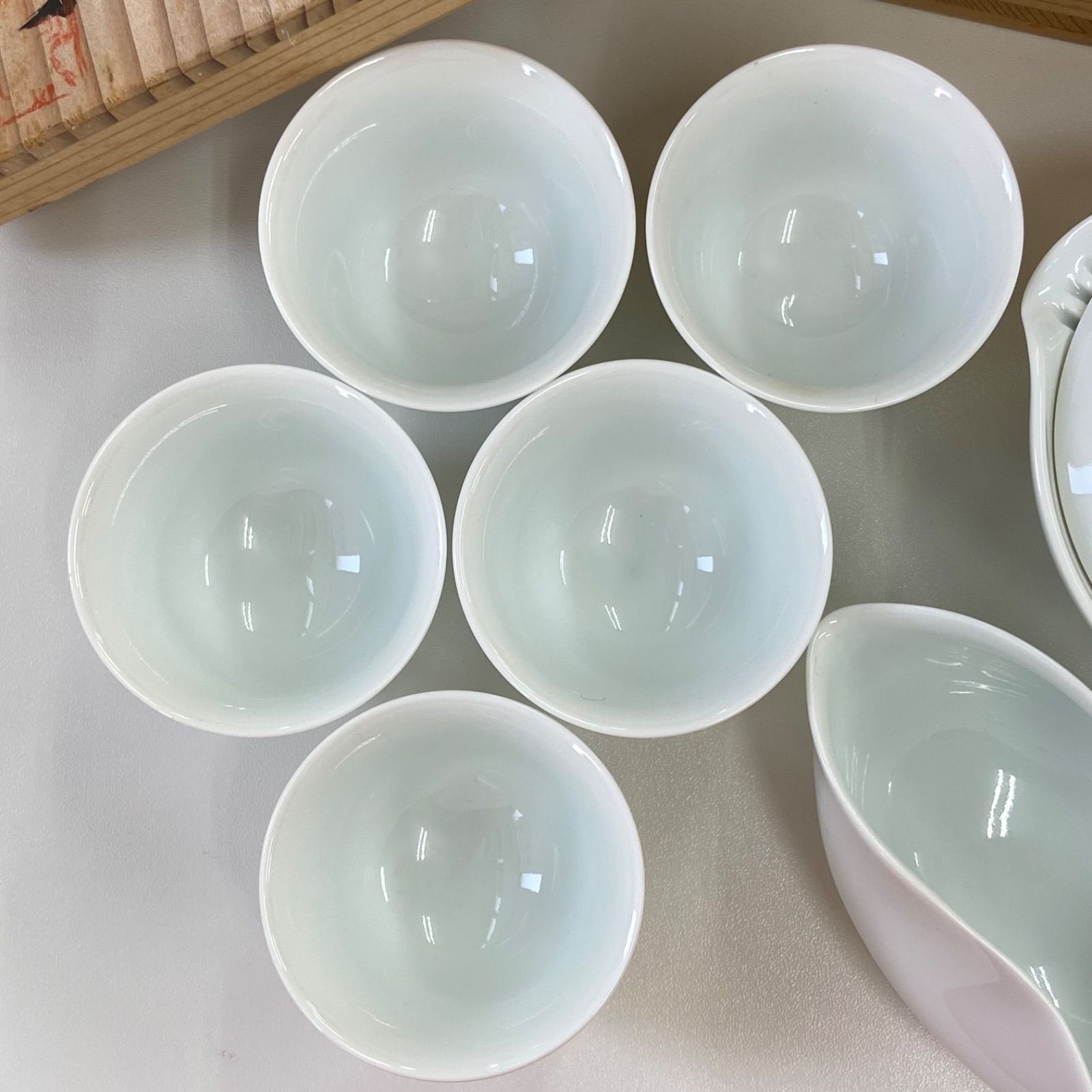 有田焼 奥川忠右衛門 白磁玉露 白磁彫文煎茶器 湯呑み 湯冷し 急須