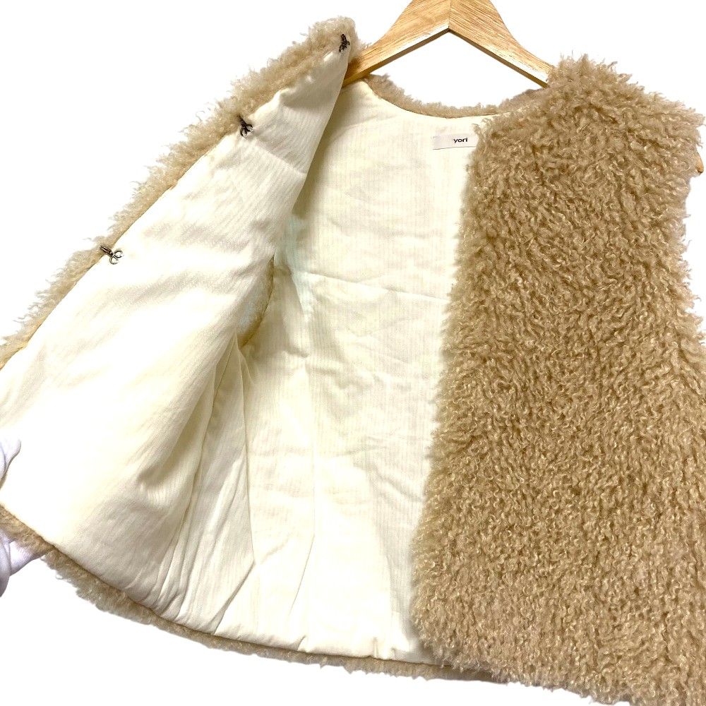 yori ショートカールファーチョッキ　ベージュ yori ショートカールファーチョッキ ベージュ2023AW ヨリ yori