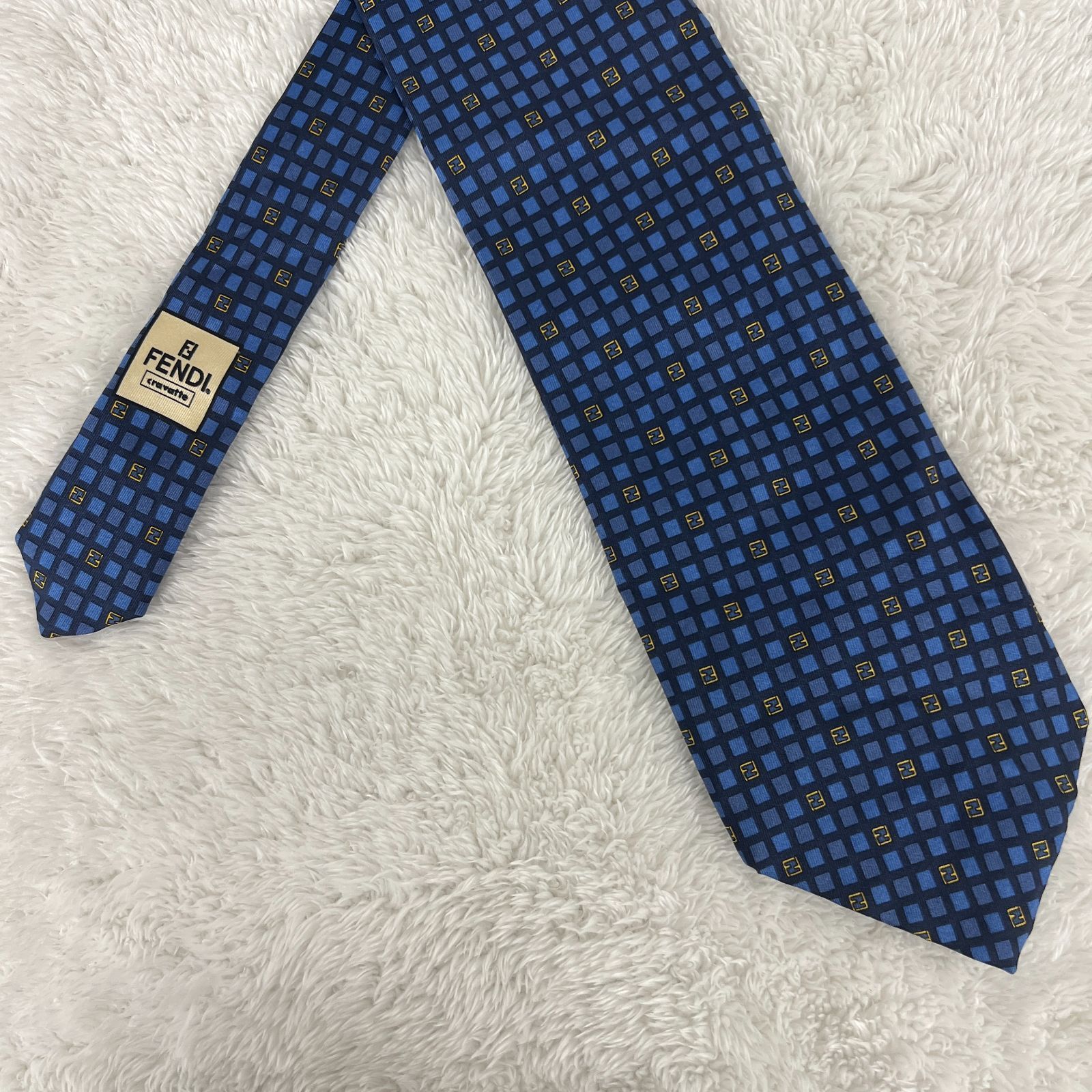 美品》FENDI (フェンディ) シルクネクタイ イタリア製 総柄 格子 FF